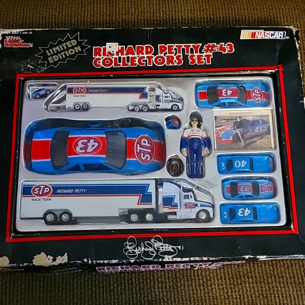 Richard petty collectors edition richard petty #43 collectors set.